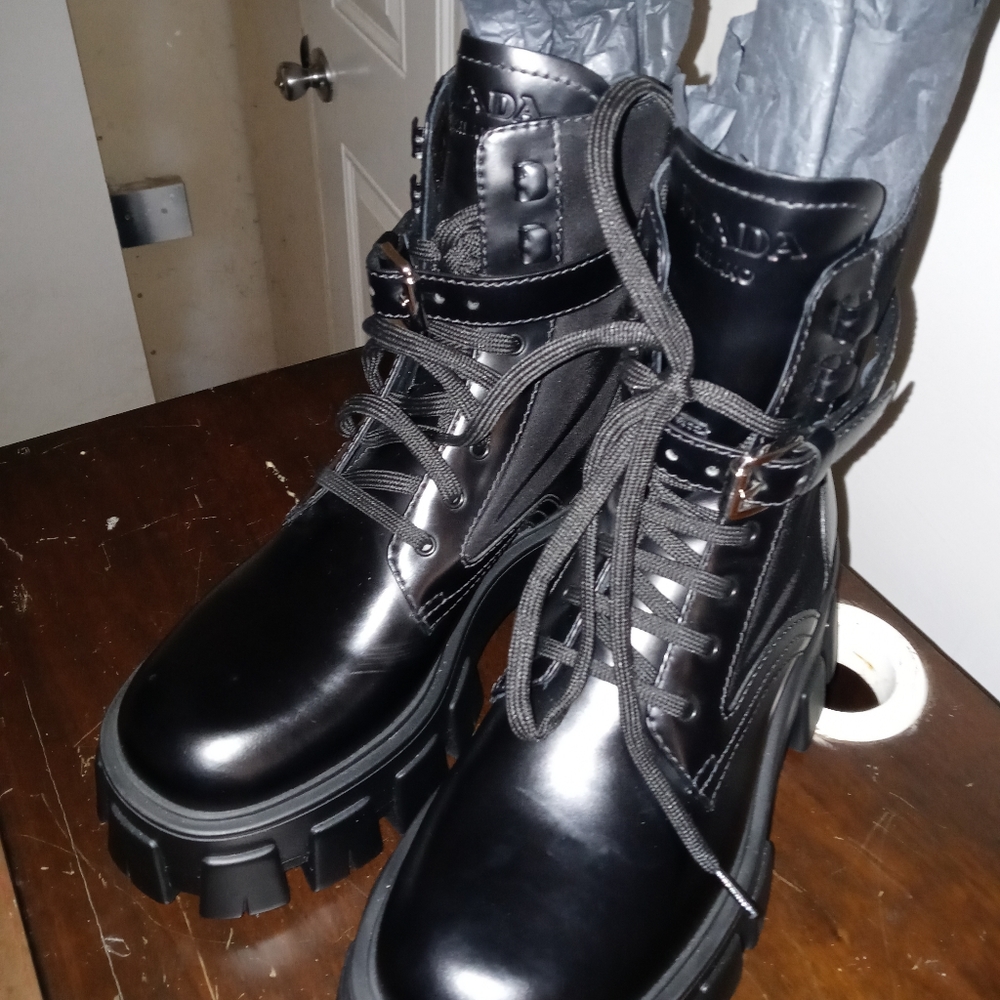 Prada milano. Boots. Woman size 37 ..6.5